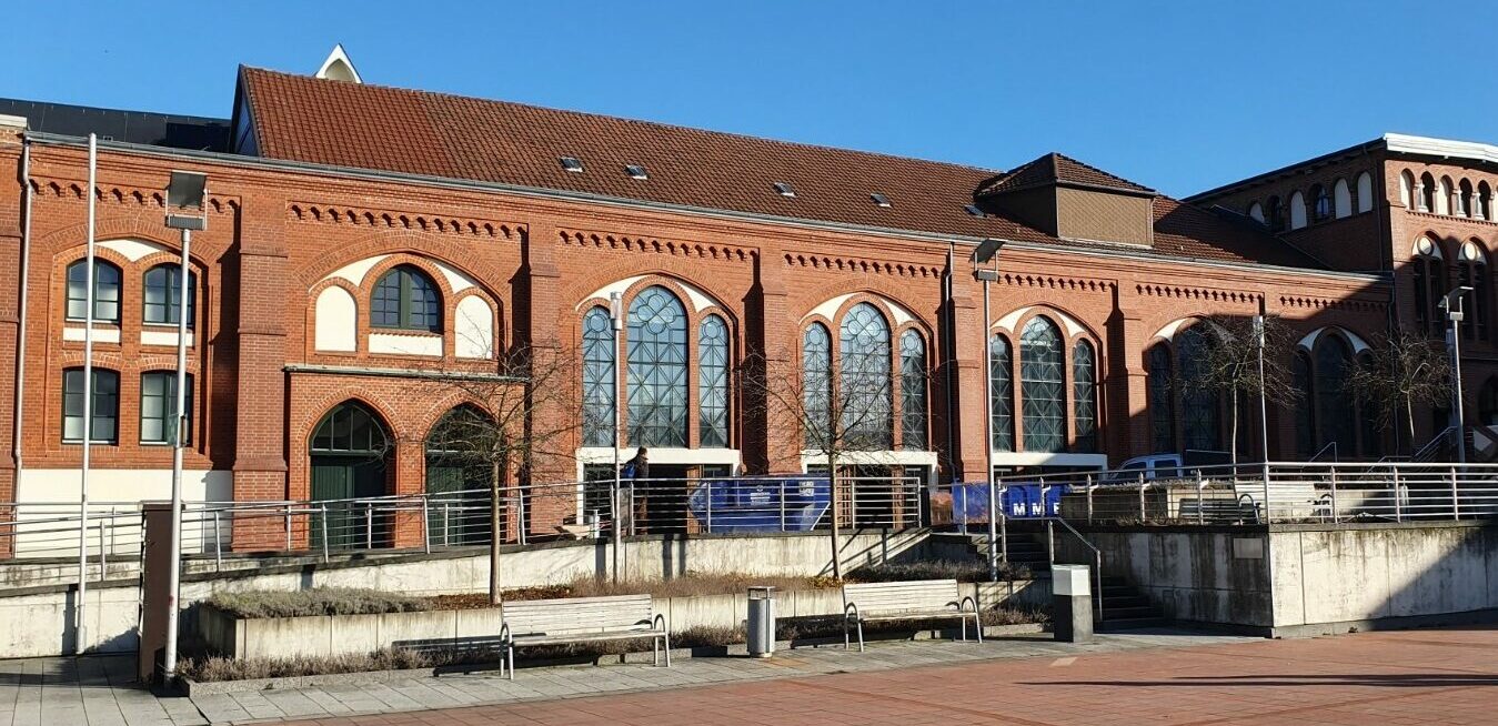 Das eindrucksvolle Haus Assapheum in der Außenansicht.