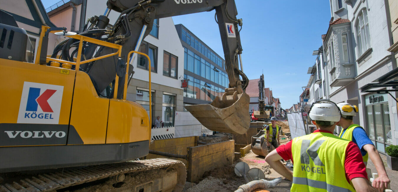 Einblick in die Baustelle, bei der die anliegenden Geschäfte stetig erreichbar bleiben mussten.