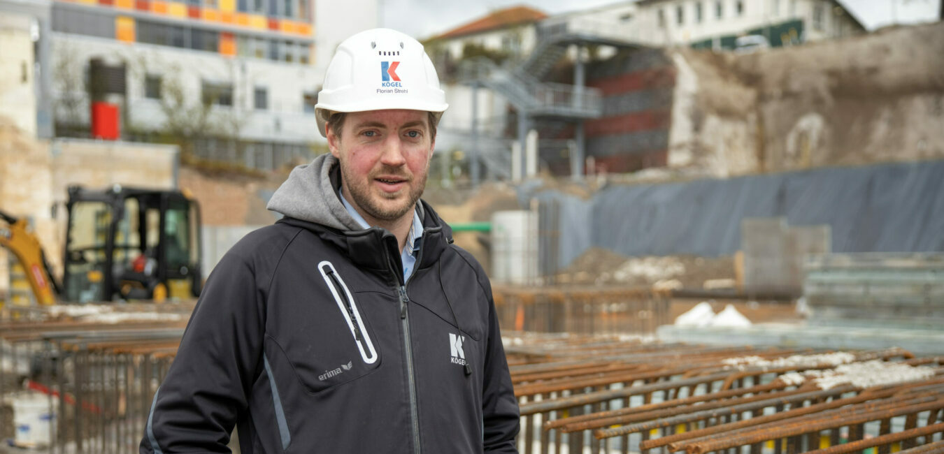 Projektleiter Florian Strehl auf der Baustelle beim Klinikum Detmold.