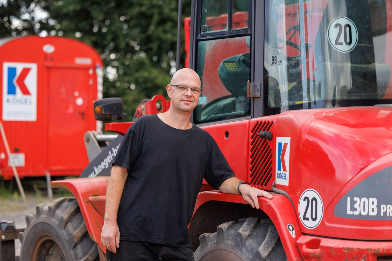 Mitarbeiter vor Radlader in Verden